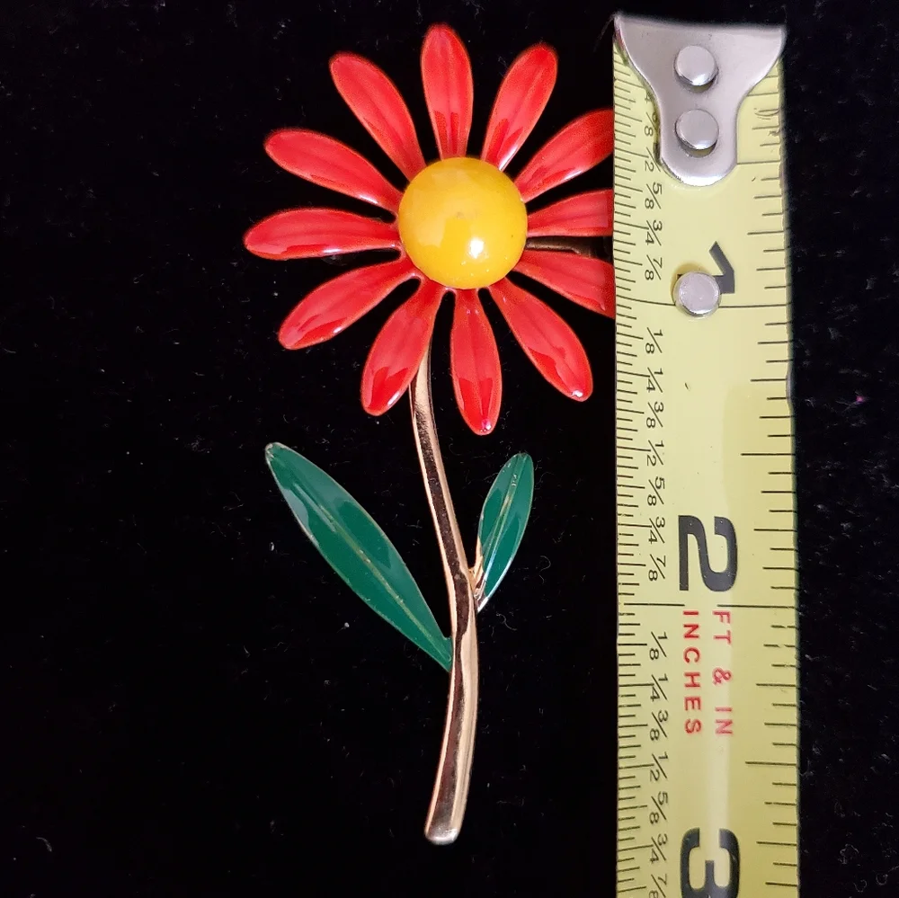 Vintage flower brooch coral, green, goldtone and yellow